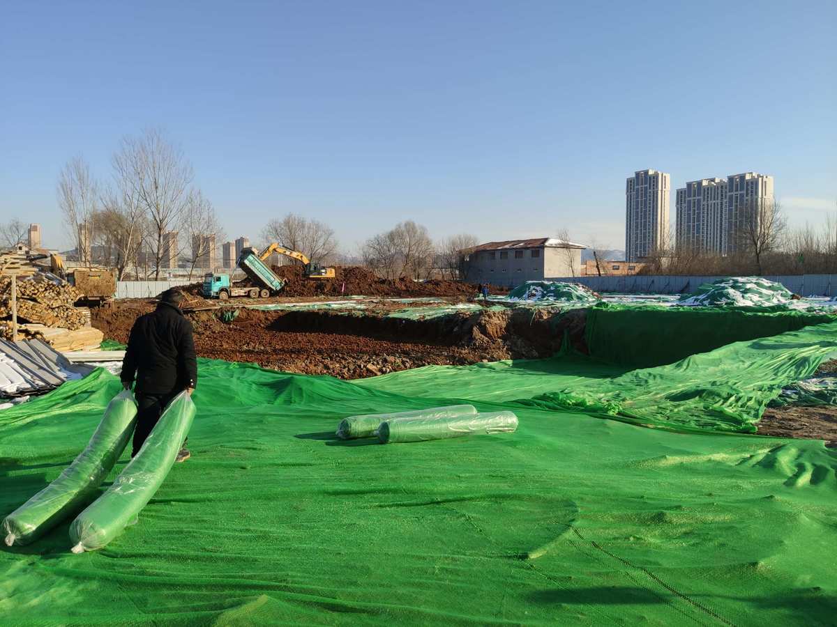 市住建局加強秋季園林綠化在建工程揚塵管控_工地_作業_施工